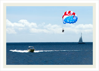 Parasail Hawaii tours and the best Oahu parasailing adventure tour discounts.